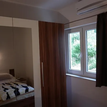 Hvar Krizna Luka