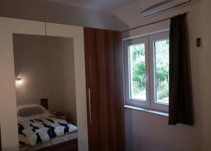 Hvar Krizna Luka
